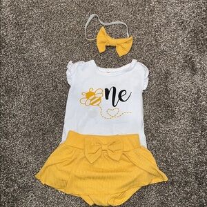 BEE themed first birthday outfit